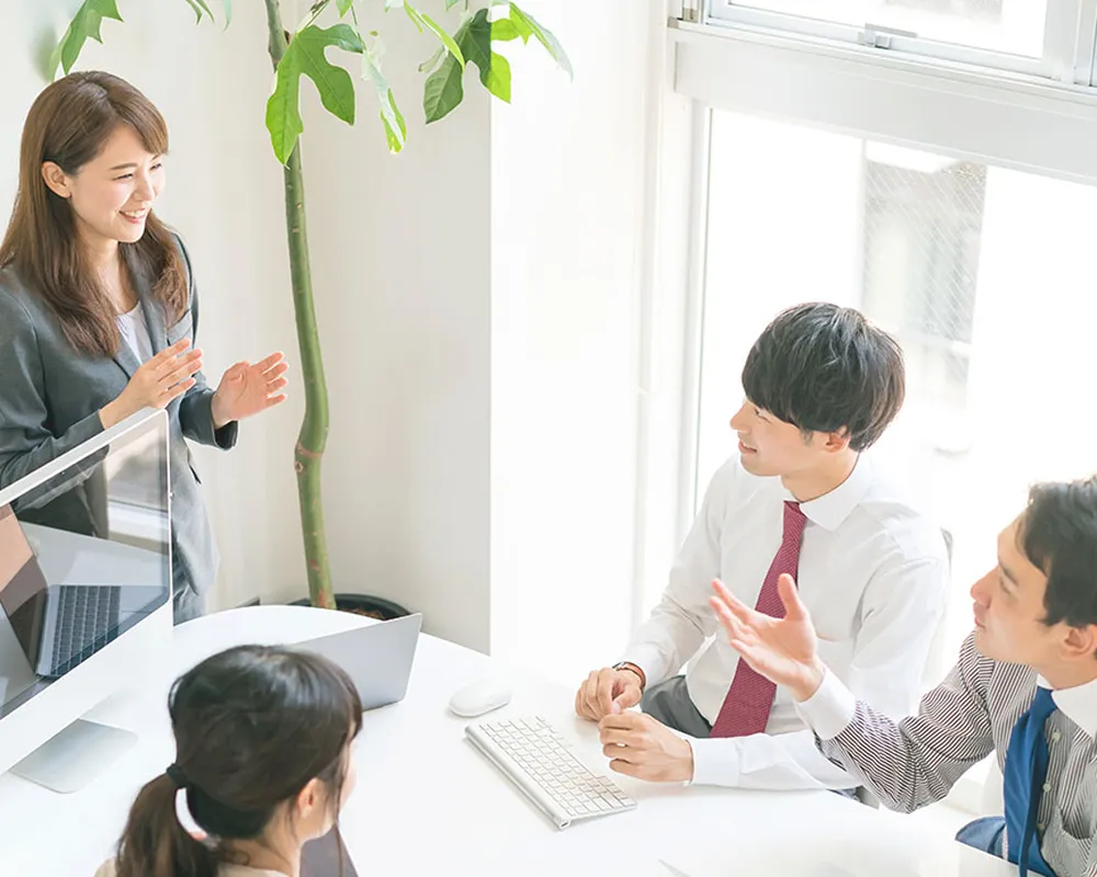 トップダウンから自発的な組織に変革を